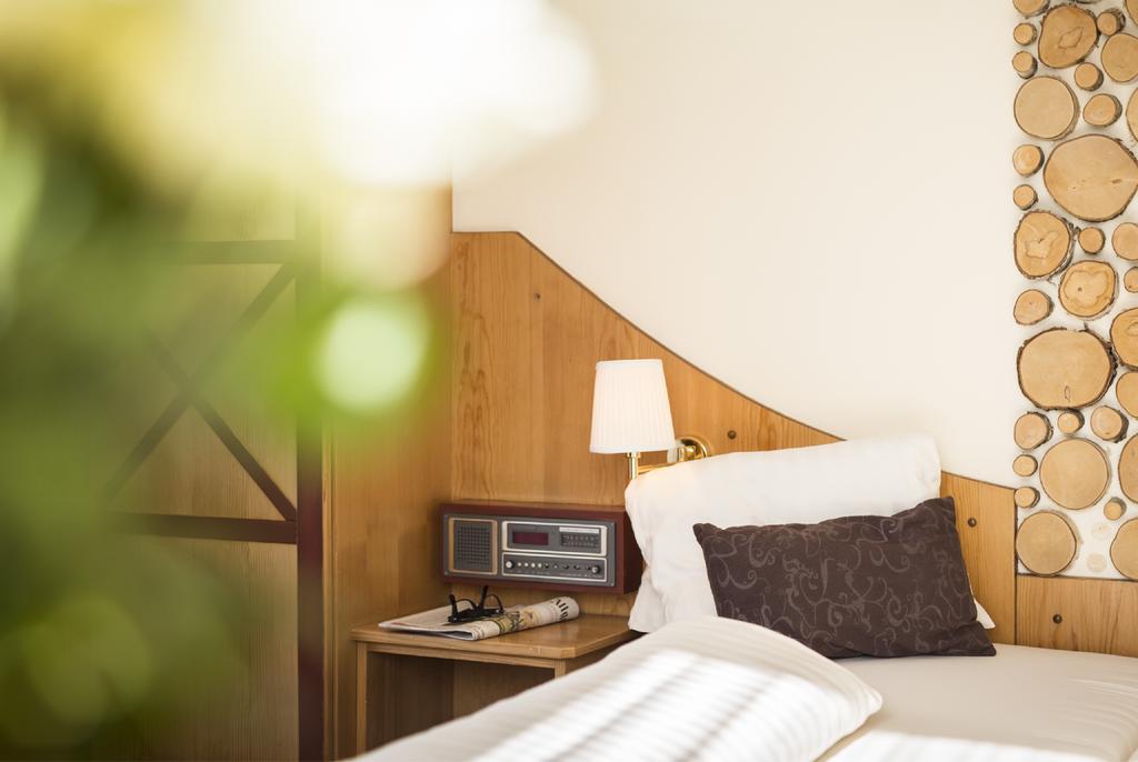 Hotel Laurenzhof Lendorf エクステリア 写真