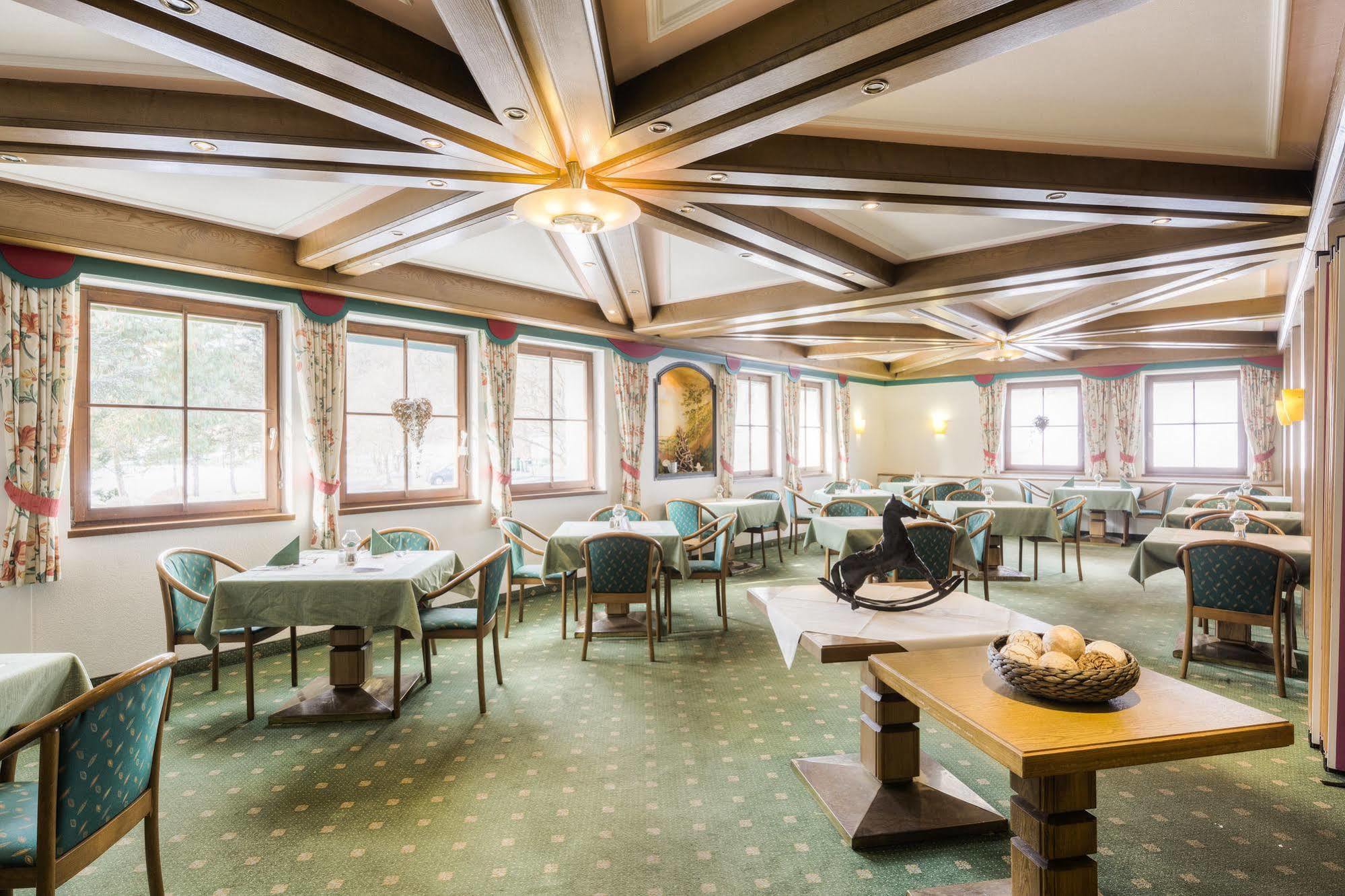 Hotel Laurenzhof Lendorf エクステリア 写真