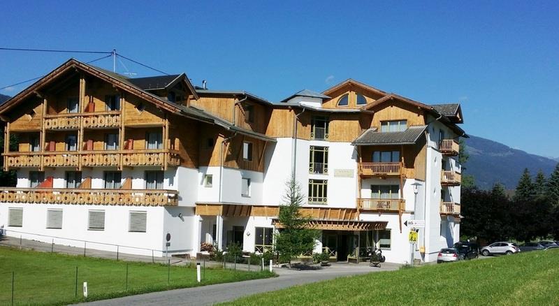 Hotel Laurenzhof Lendorf エクステリア 写真